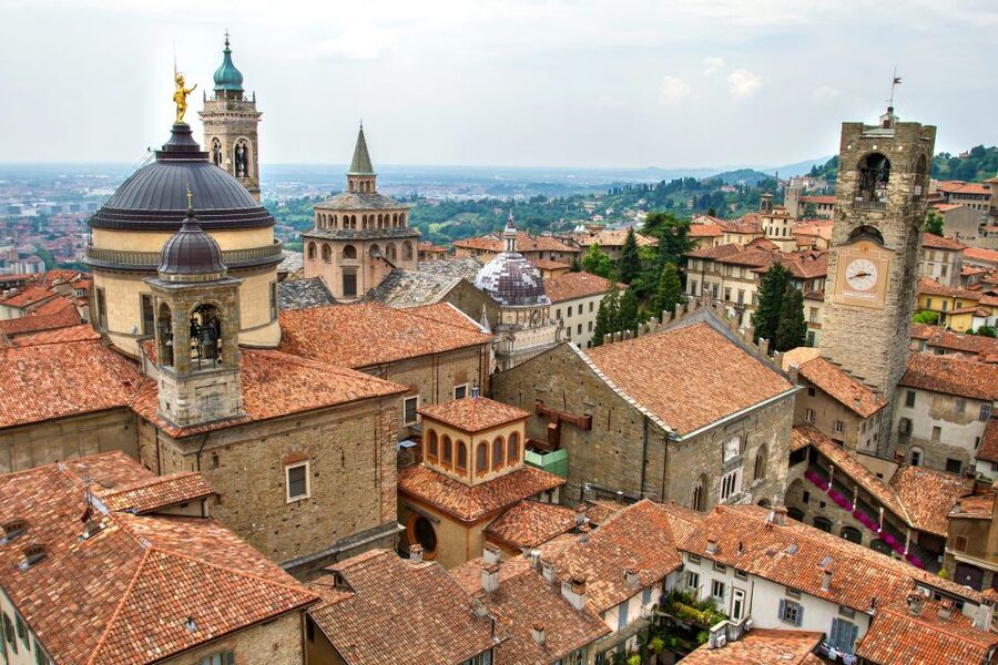 6-Day North Lakes: Milan & Bernina Express Experience - Milan on foot, aperitivo by Castello Sforzesco