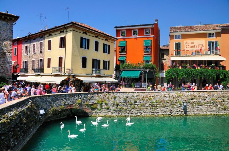 6-Day North Lakes: Milan & Bernina Express Experience - Bernina Express to Switzerland: panoramic rail time and St. Moritz breaks