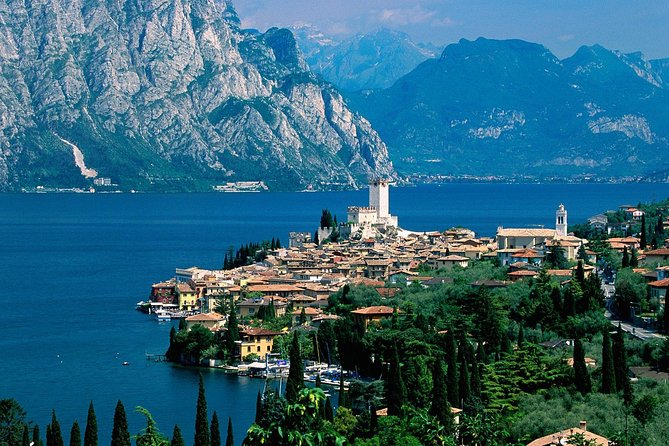 7-Days Italian Lakes and Riviera Tour from Milan - The Borromean Islands: Isola Bella and Isola dei Pescatori
