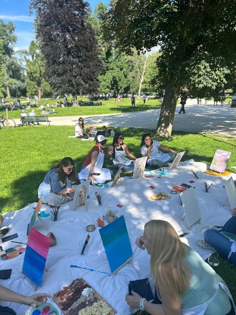 Art in the Park: Paint 'n Sip at Parco Sempione - Arriving at Parco Sempione: how the picnic starts