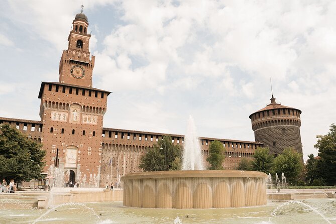 Best of Milan: 3 Icons Tour in 40 Languages + Hop On Hop Off - Stop 3: Sforza Castle courtyard time, a breather between big rooms