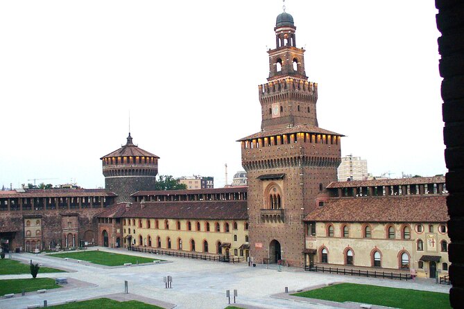 Best of Milan audio tour: From the gorgeous Duomo to Castello Sforzesco - A Milan walk you control, from Duomo energy to Sforza focus