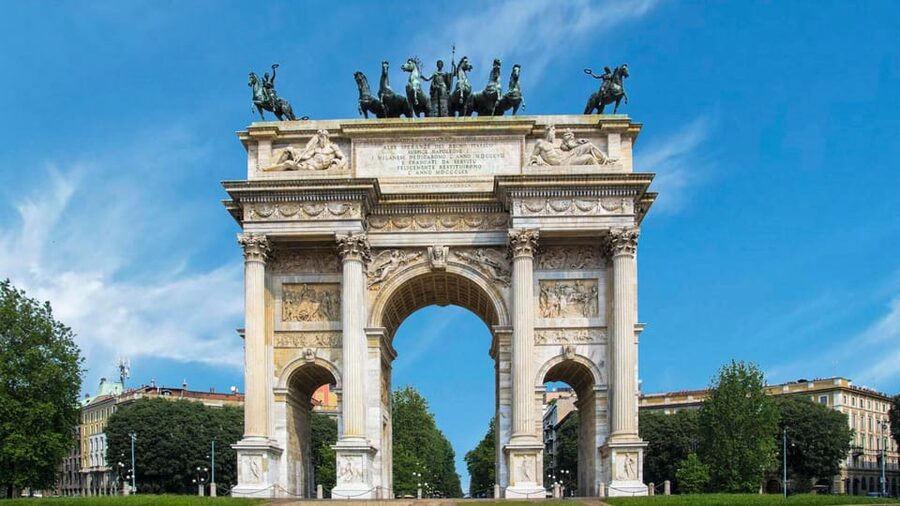 Best of Milan: Private Walking Tour with a Local - Piazza della Scala and La Scala Theater: opera culture at walking pace