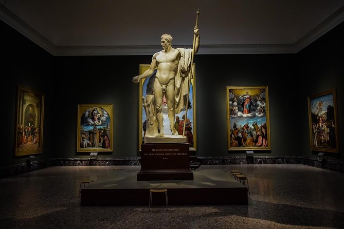 Brera district & Pinacoteca 2-hours guided experience with entrance tickets included - Brera District walk: 30 minutes of Milan street life
