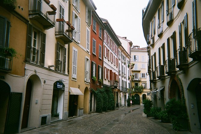 Brera district & Pinacoteca 2-hours guided experience with entrance tickets included - Group size, headphones, and hearing the art stories