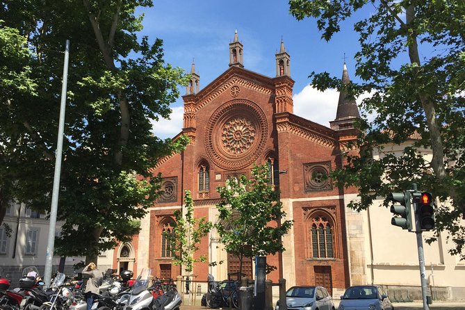 Brera district & Pinacoteca 2-hours guided experience with entrance tickets included - Should you book it?