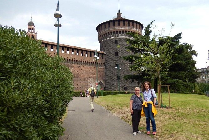 Classical Milan tour - Castello Sforzesco: Courtyards, Peace Arch, and a Clean Ending