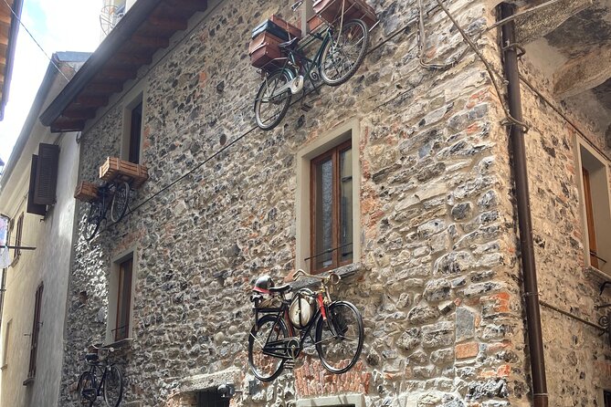 Como Bellagio and Varenna Day Tour with Cruise from Milan - Varenna’s Lovers’ Promenade and Piazza San Giorgio