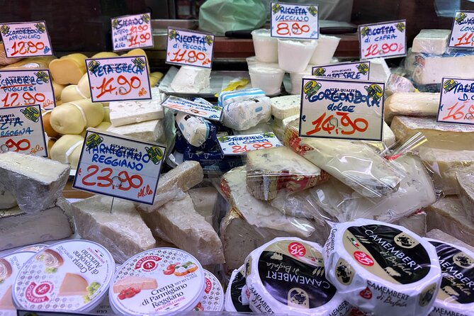 Eating Milan Street Food Tour with Guided Tasting and Sightseeing - Piazza della Scala and Palazzo Marino: culture and city hall