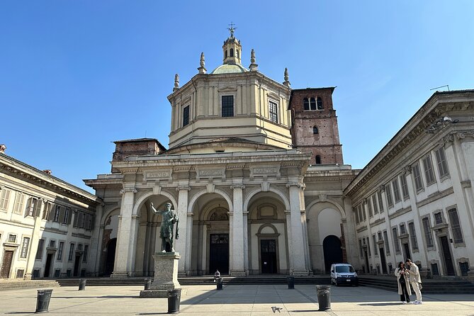 Eating Milan Street Food Tour with Guided Tasting and Sightseeing - Standing, speed, and noise: the real-world logistics