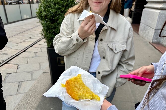 Eating Milan Street Food Tour with Guided Tasting and Sightseeing - Drinks, water, and what to do about it