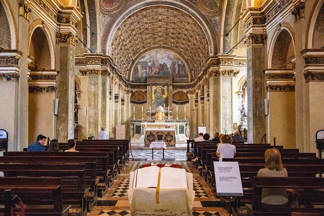 Explore Milan in 90 minutes with a Local - Fashion and Finance Talk, Explained in Walking Terms