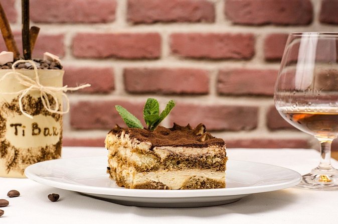 Food stroll & tasting in Milan city centre - Your Guide Makes the Difference, Mariechristine and Christina
