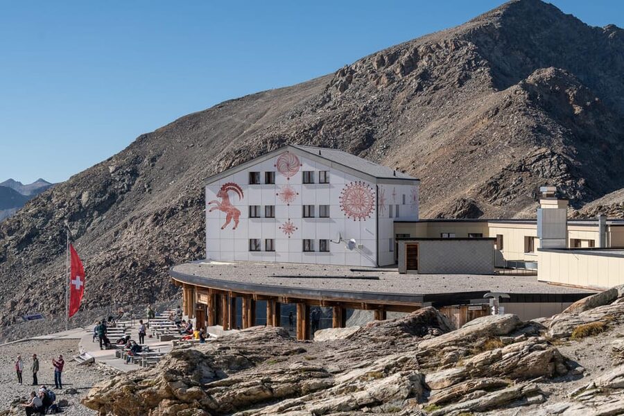 From Milan: Bernina Red Train & Lunch with Mountain Views - Lunch at Berghaus Diavolezza Lodge: Pizzoccheri at 3,000m