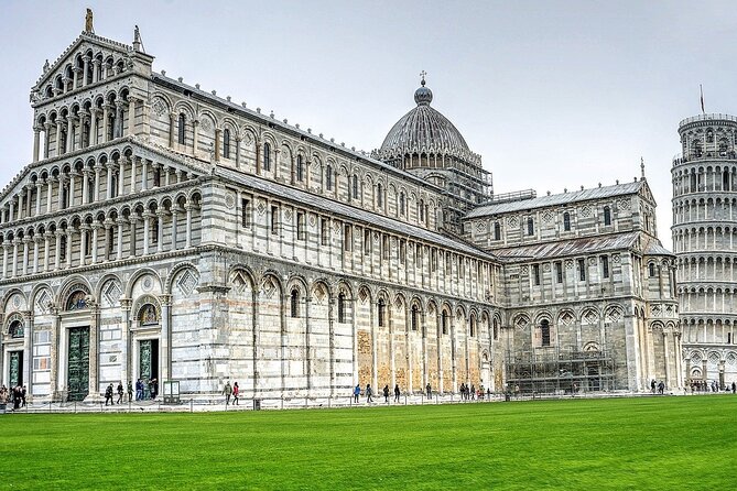 From Milan: Discover Florence & Pisa on an Exciting Full-Day Tour - The key Pisa stop: Piazza dei Miracoli and your one-hour photo window