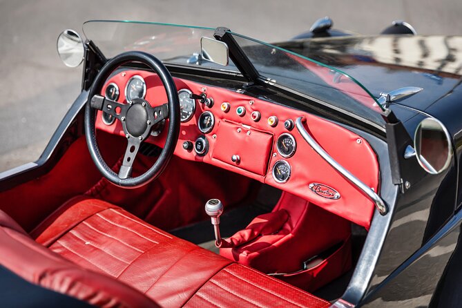 From Milan | Drive a vintage car on Lake Como - Strada Statale 340, panoramic return to Milan