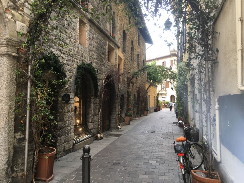 From Milan: Lake Como Cruise with Como Town & Bellagio Tour - A quick word on reliability and guide quality
