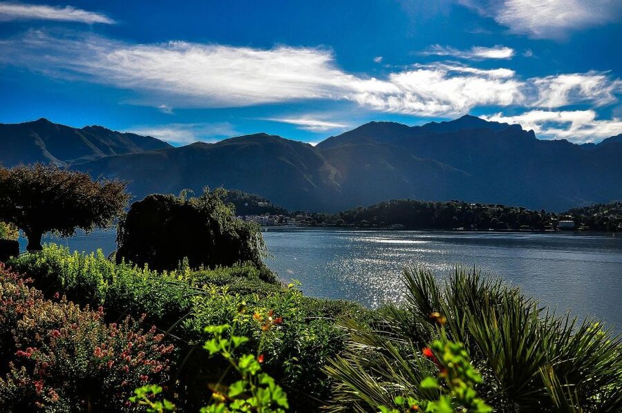 From Milan: Lake Como Day Trip Bellagio and Villa Carlotta - From Milan to Varenna, the day starts with train simplicity