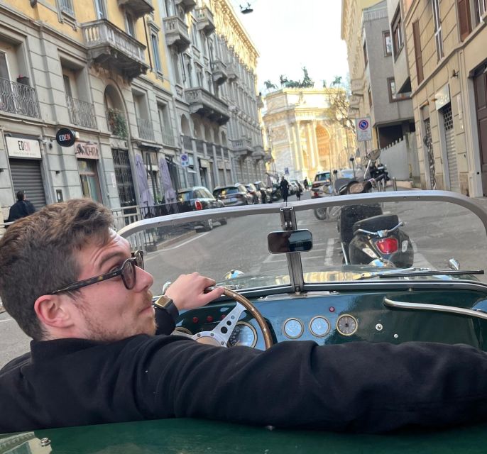 From Milan to Certosa of Pavia with a Classic car - Visconti Castle photo stop: the quick hit with good payoff