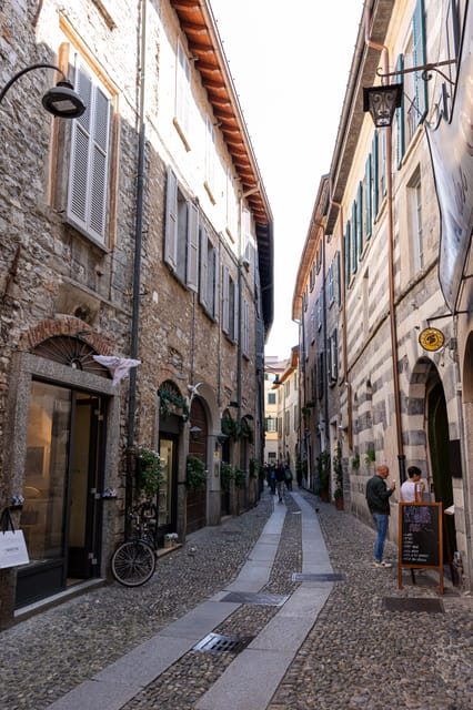 From Milan: Varenna, Bellagio, and Como Day Trip - The tour guide experience: bilingual delivery and clear directions