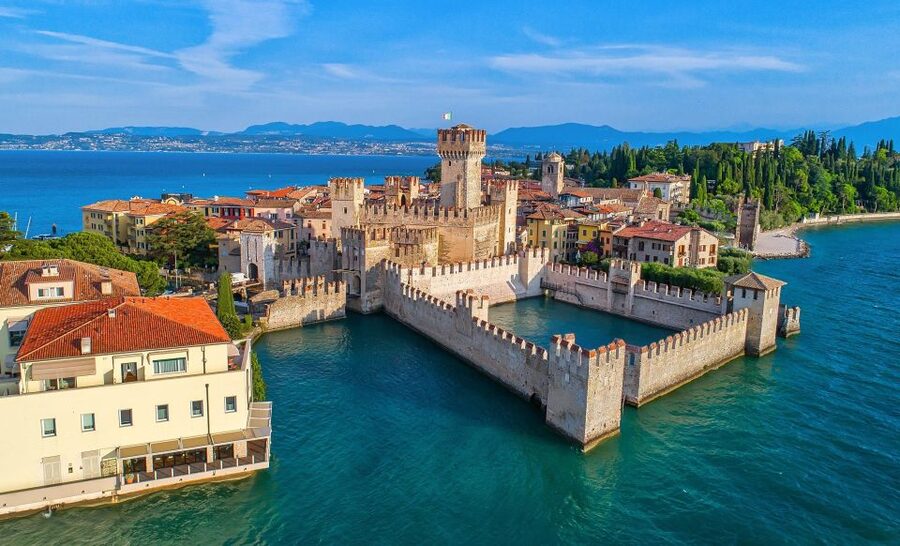 From Milan: Verona, Sirmione and Lake Garda with Boat Cruise - A smooth 11-hour loop from Milan to Verona and Sirmione