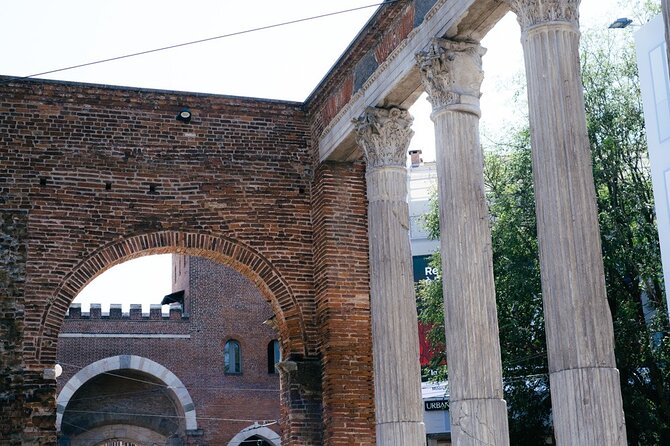Highlights and hidden gems of Milan Bike Tour - Teatro alla Scala from the outside: culture, style, and speed-to-sightseeing value