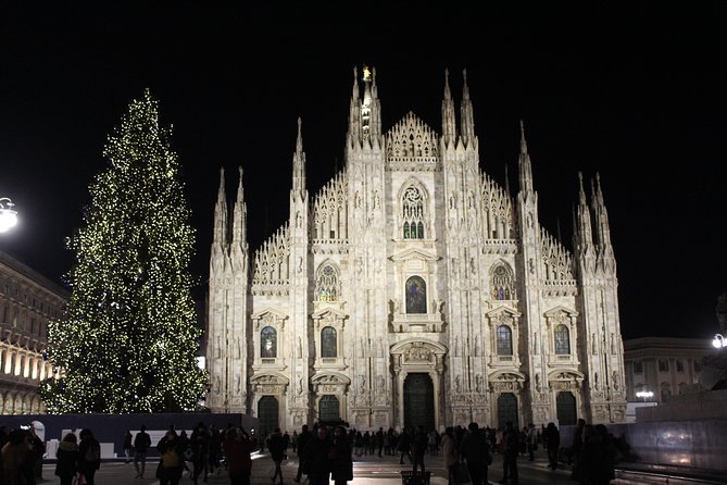 Illuminated Milan Tour for Kids and Families with Gelato & Pizza - Piazza Mercanti: A quiet, fun break in the middle of the walking