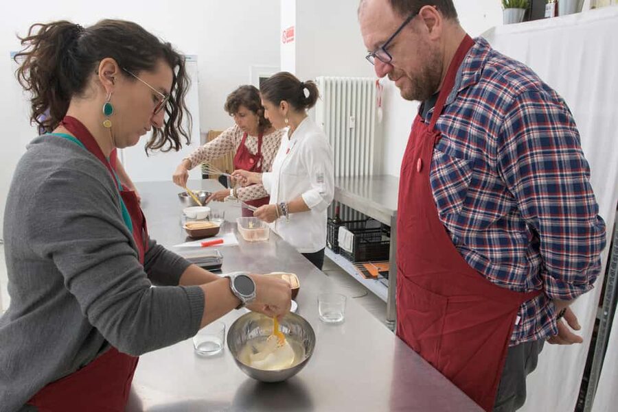 International aperitif + cooking class in Italian - Who should book this class