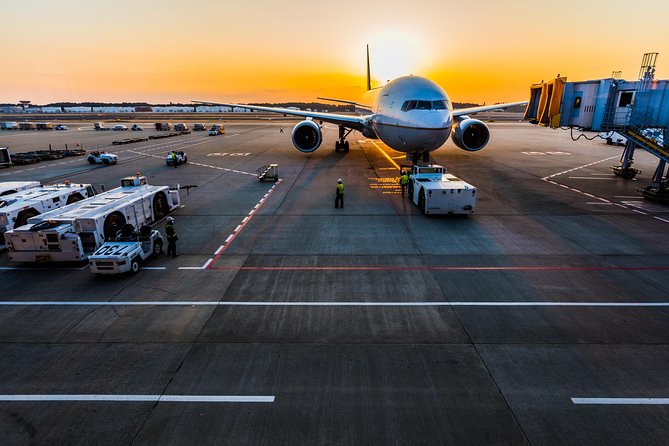 LINATE -MILANO airport transfer with private Luxury Van. - Price and logistics: what you pay, and what you avoid