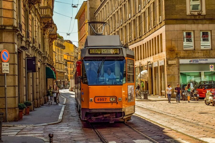 Milan: 2.5-Hour City Tour by Tram - Duomo, Galleria Vittorio Emanuele, and La Scala on foot