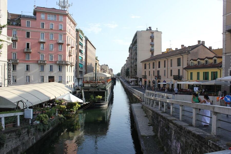 Milan: Best of the Highlights Walking Tour - Castello Sforzesco: fortress origins to Michelangelo and Leonardo