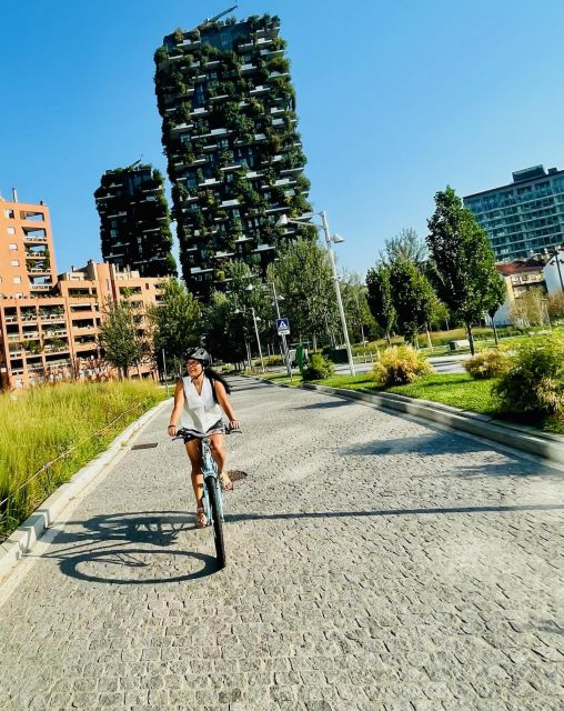 Milan: Bike tour of the city - Villa Necchi Campiglio and Montanelli Park: a quieter Milan interlude