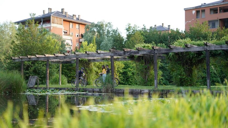 Milan: Bike Tour with Picnic on the turtle lake - Stop 3: Parco Aldo Aniasi for a final, short dusk pedal