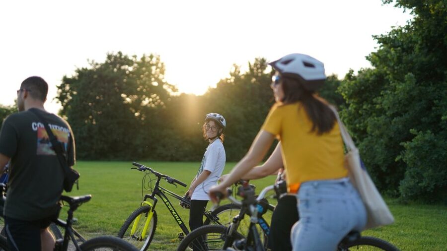 Milan: Bike Tour with Picnic on the turtle lake - Where you meet, and the metro plan that actually works