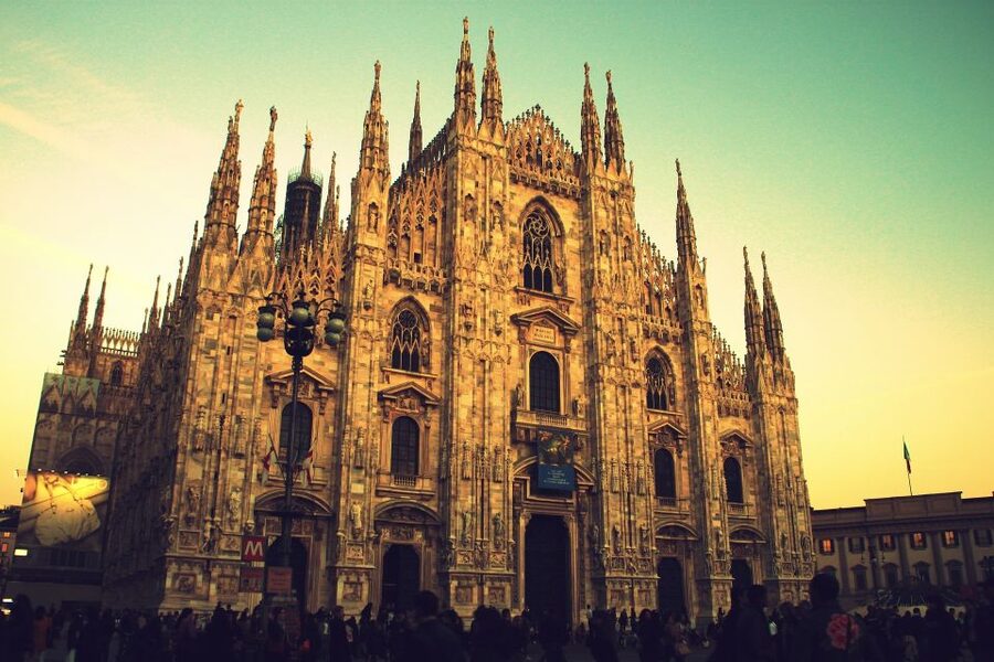 Milan by Night 2-Hour Walking Tour - Noble families, intrigues, and the spooky after-dark tone
