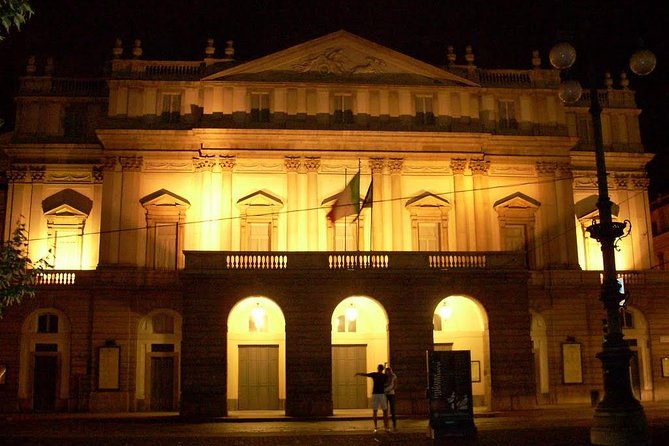 Milan by night private guided tour, by car - Via Monte Napoleone: fashion district at night