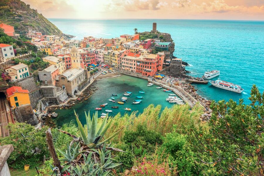 Milan: Cinque Terre Full-Day Guided Trip With Cruise - La Spezia to Manarola by boat: the view upgrade you paid for