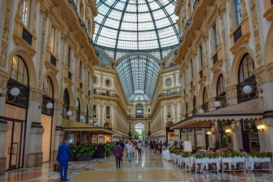 Milan: Design and Fashion Walking Tour - Starting at Fontana dei Tritoni, then walking straight into Milan style