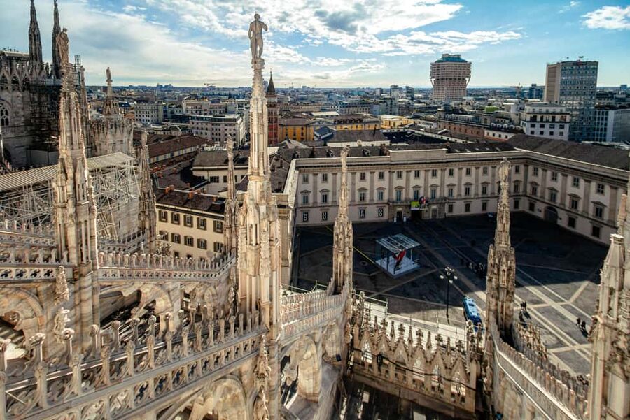 Milan Duomo Cathedral and Rooftop Terrace Guided Tour - Entering Duomo Fast: Meeting Point and First Impressions