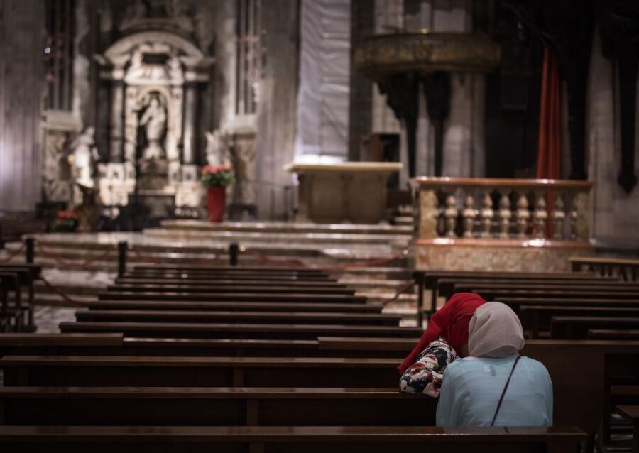 Milan Duomo Cathedral Tour - Guides, languages, and how to make the most of the hour