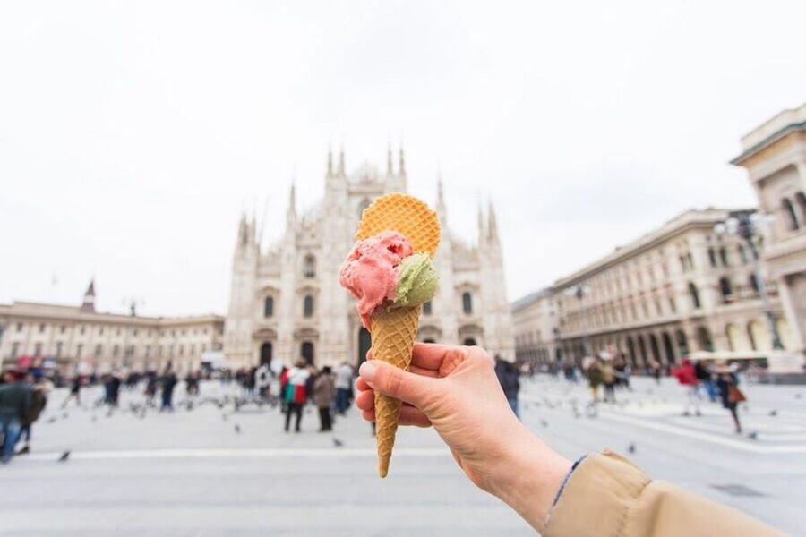 Milan: Duomo & Gelato. Private Family Tour Designed for Kids - Languages, guide badges, and what makes the experience feel family-first