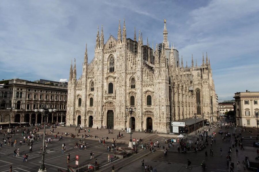 Milan: Duomo, Sforza Castle, and Pieta Guided Tour - Meeting at Camparino, Getting Your Bearings Fast