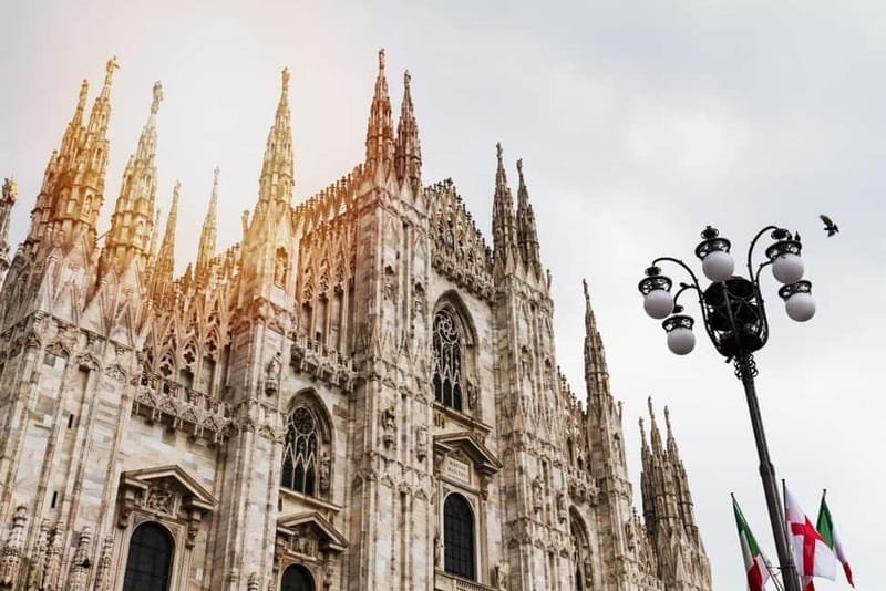 Milan: Duomo Tour with Priority Entry & Rooftop Access - Key things that make this Duomo tour work