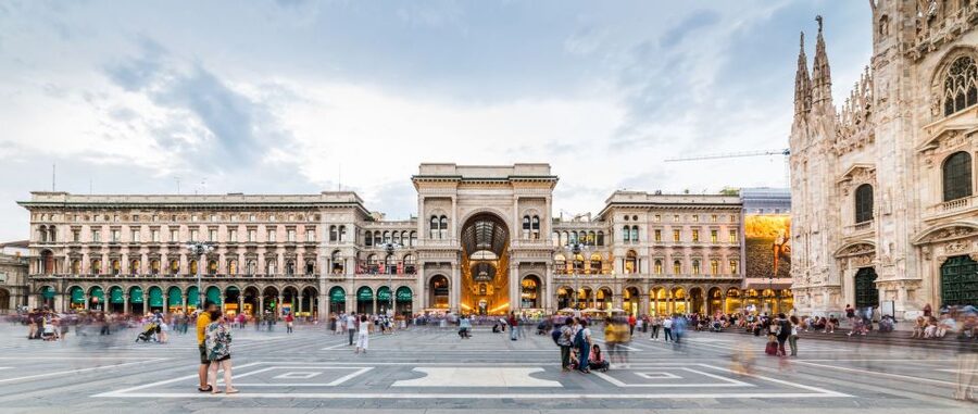 Milan: Duomo with Rooftop Private Tour, Food, & Wine Tasting - Duomo rooftop skip-the-line: 360 degrees of real Milan