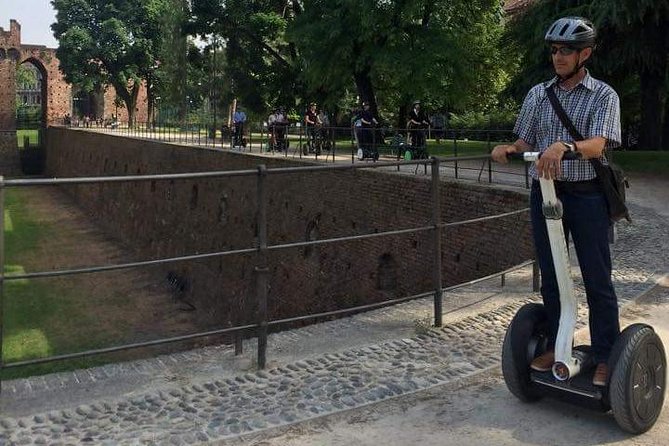 Milan: Electric Bicycle Tour Tourist Guide Live - 3 hours & half - Milan skyline and the “artistic and historical” opening
