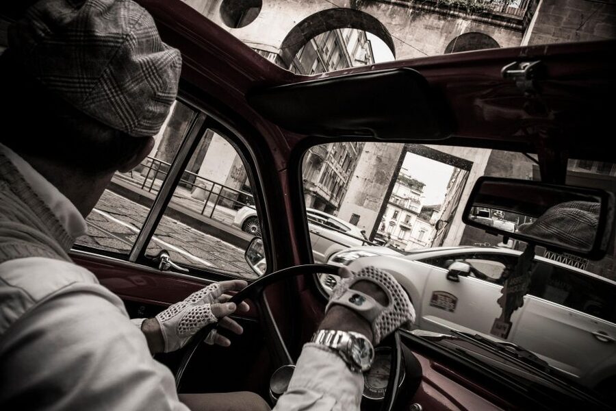 Milan: Fast Tour by Vintage Red Fiat 500 (30 mins, no stop) - Corso Venezia, fashion streets, and the royal villa area