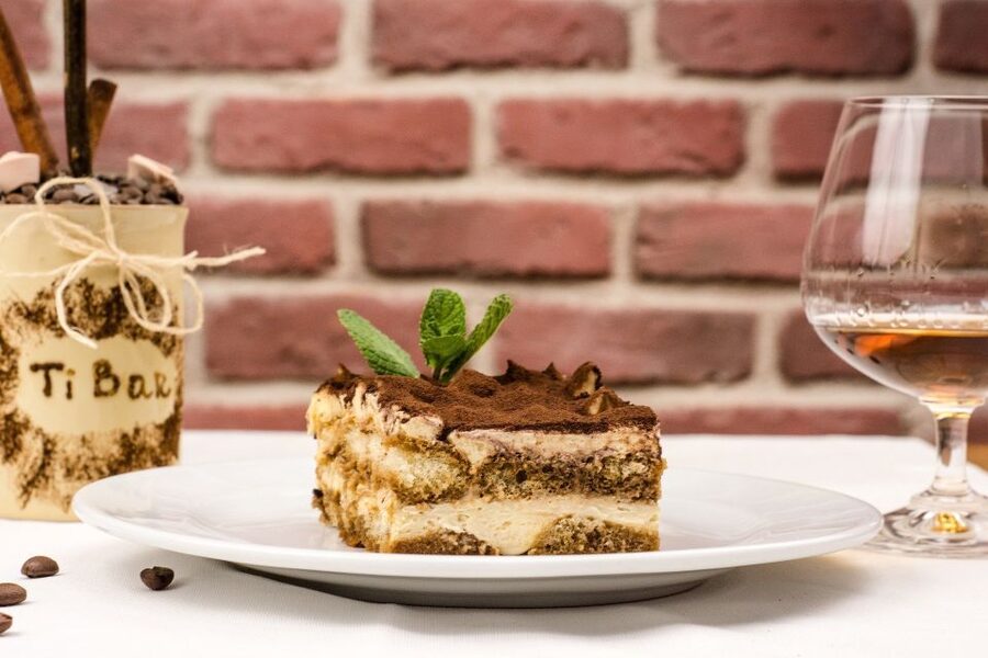 Milan: Food and Wine Experience - Navigli is the right neighborhood for a Milan food tour