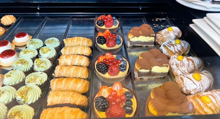 Milan: Food Tour with Pasta, Pizza, Cannoli, and Tiramisu! - Aperitivo, prosciutto, and the guide’s job: turning food into a real conversation