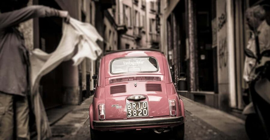 Milan: Grand Tour by Vintage Red Fiat 500 (4 Hs, 4 stops) - Price and value for a private group up to 3