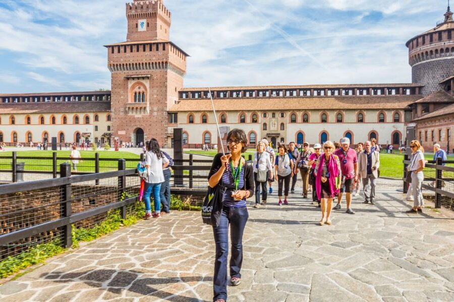 Milan: Guided Walking Tour & Last Supper Visit with Ticket - La Scala and the Galleria Vittorio Emanuele II in one smooth flow